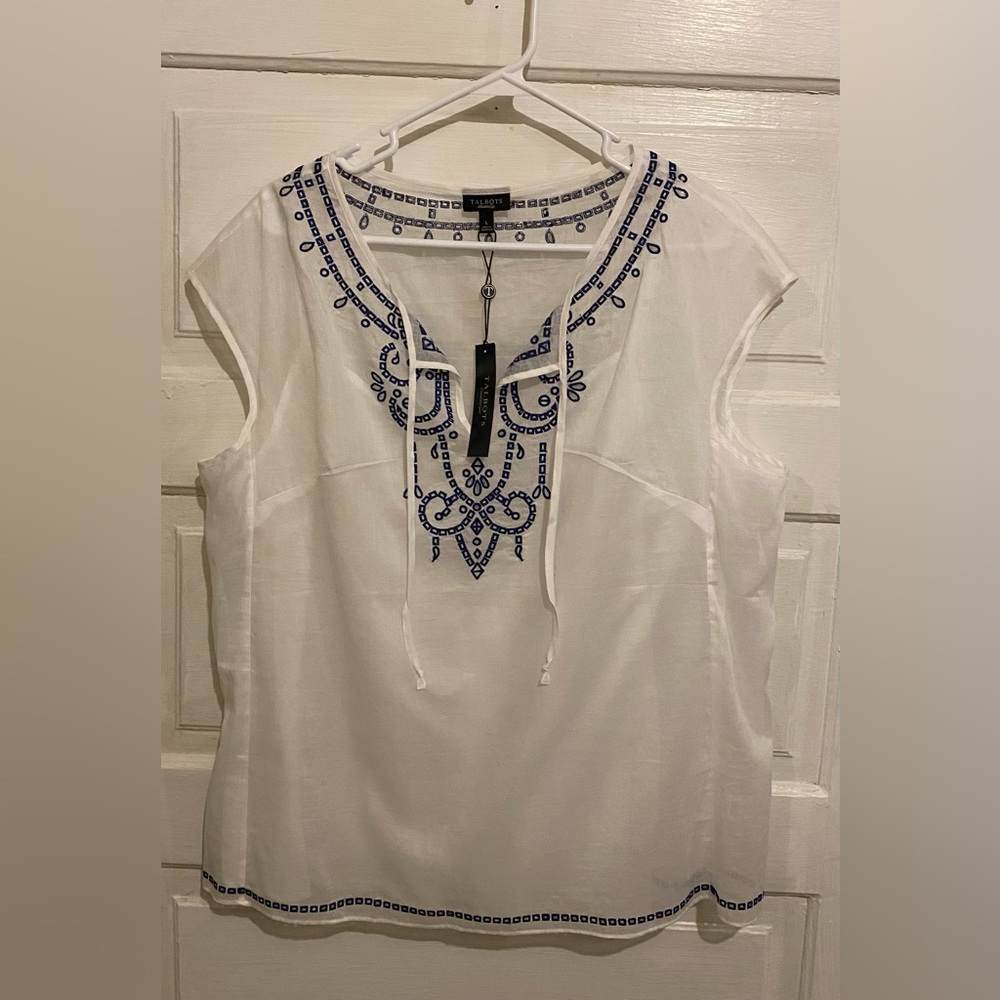 Talbots  💯 Cotton Lining 100 cottonWhite and Blue Embellished Cap Sleeve Blouse